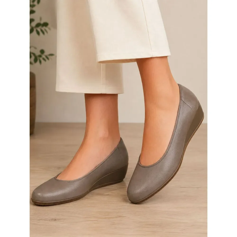 Softspots Taupe Leather Wedge Comfort Shoes Womens 8.5WW Slip On Casual
